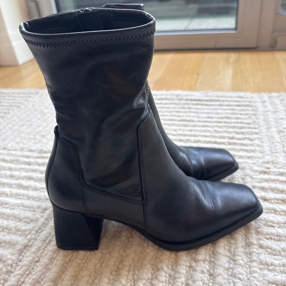 Vagabond Hedda Black Booties size US 7 EU 37 like new - Picture 1 of 5